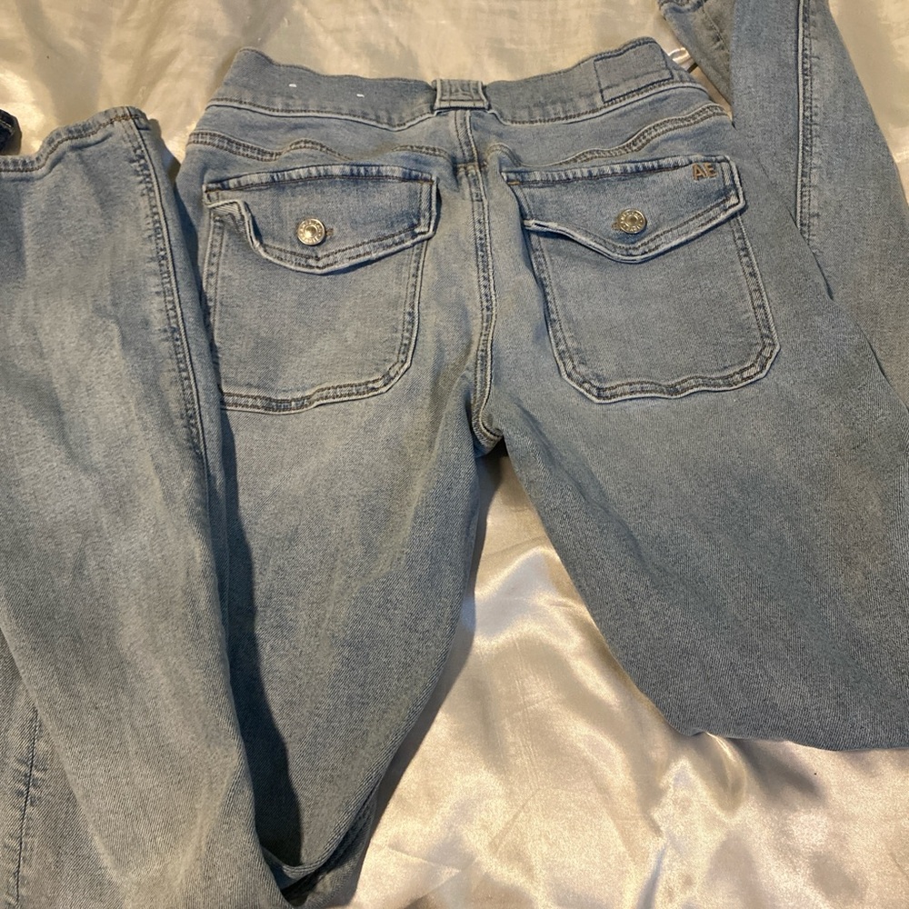 American Eagle Size 2 Regular Cut Light Wash Jeans.